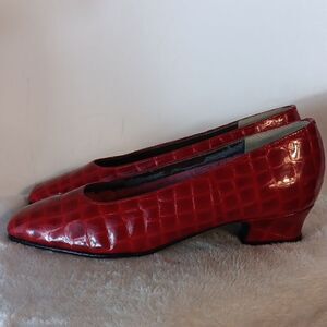 Magdesians Red Leather Crocodile Pattern Women's Kitten Heel Pumps